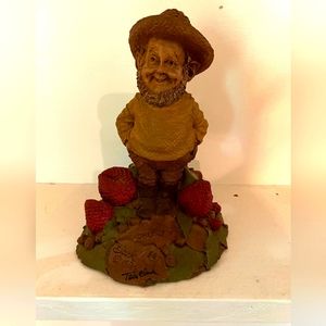 Tom Clark Cairn Gnome Shorty, signed 1984.